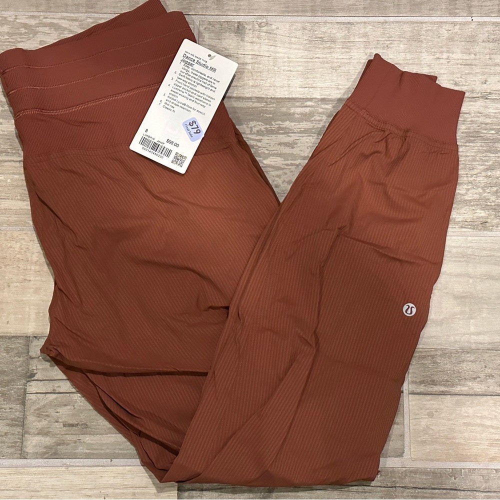 NWT Lululemon Dance Studio MR Jogger, Size 8